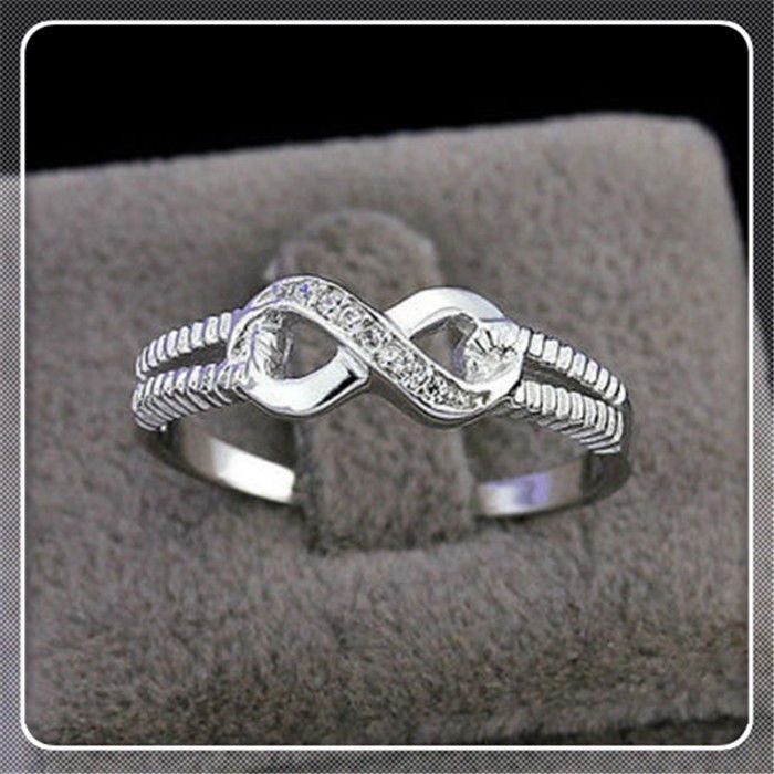 Creative Diamond 8 Ring